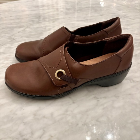 Clarks Women Brown Leather Slip On Loafer Shoes Comfort Cushion Size 11 - Picture 2 of 11